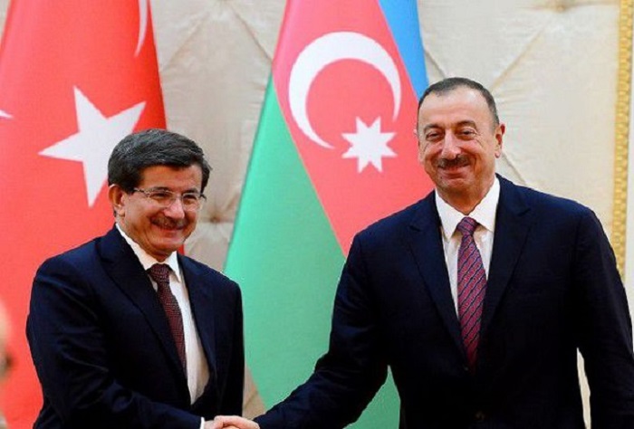 Ilham Aliyev und Ahmet Davutoglu trafen sich unter vier Augen